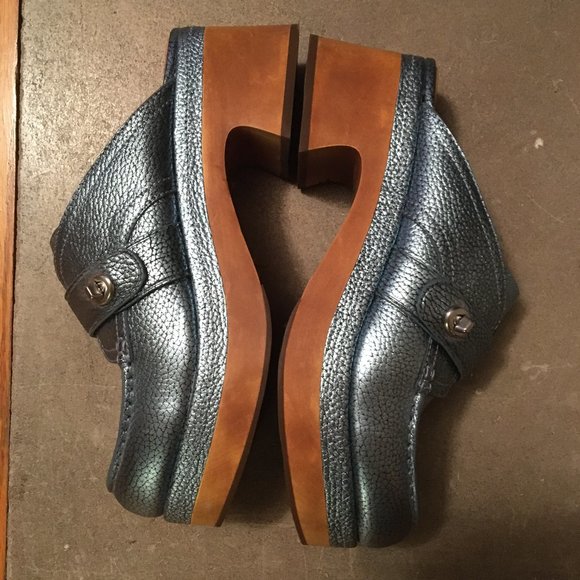 COACH Turnlock Clogs, metallic leather - Picture 3 of 8